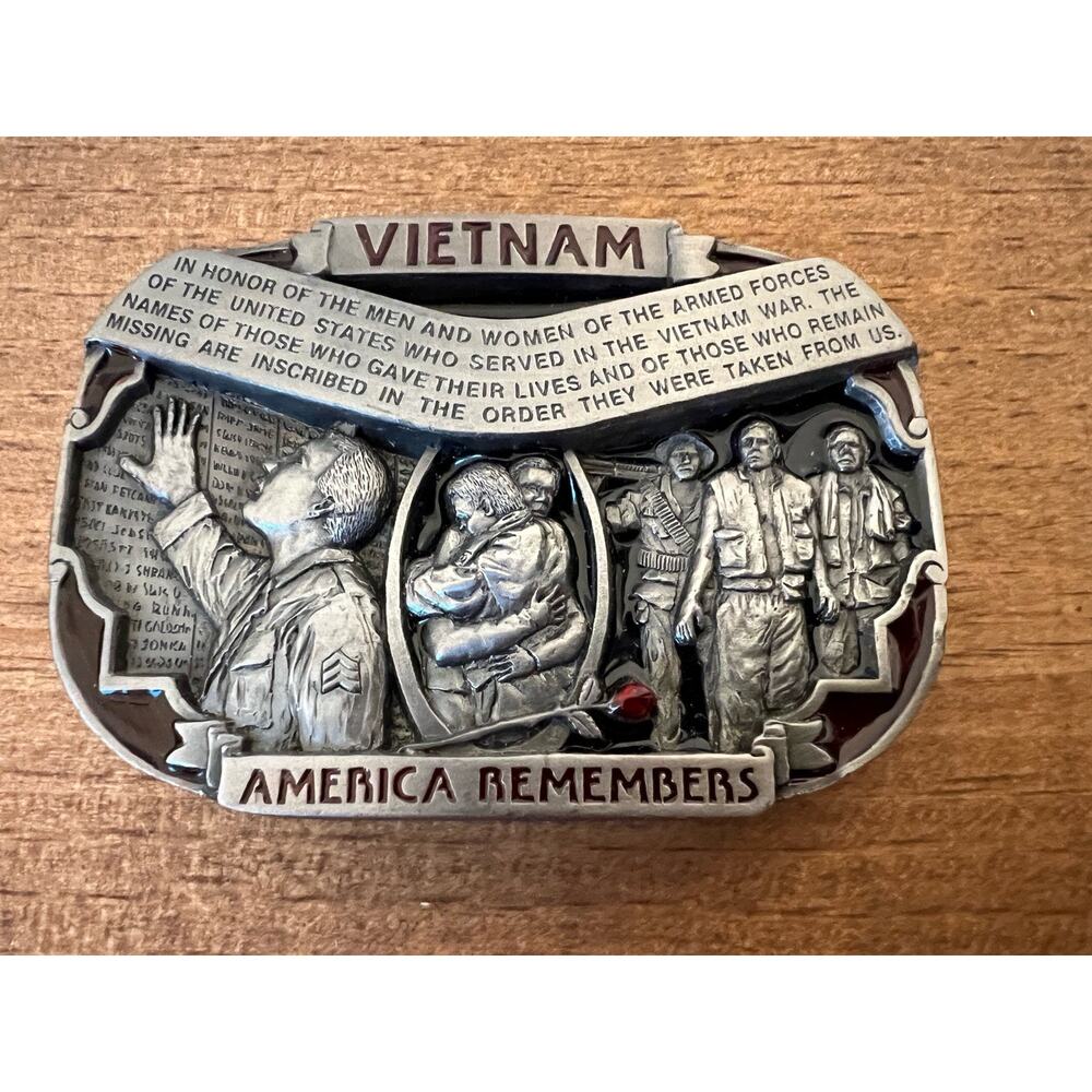 Vintage VIETNAM AMERICA REMEMBERS Pewter / Enamel Belt Buckle # CJ 1565, EXC